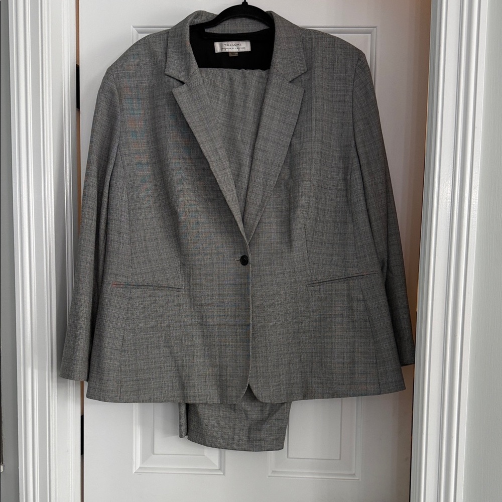 Gray Plaid Women’s Suit